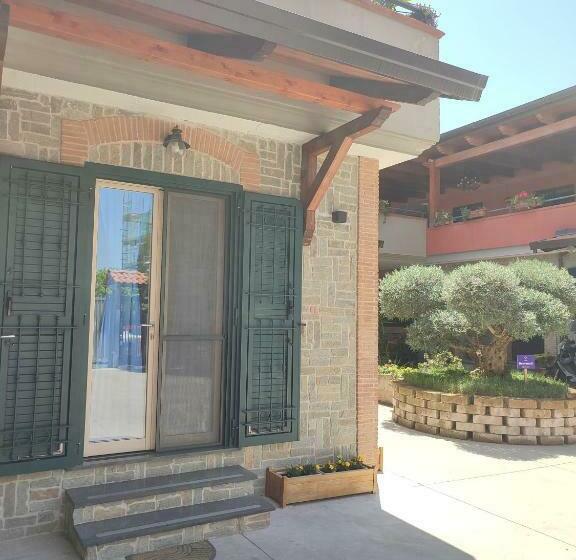 פנסיון Midway House Italy