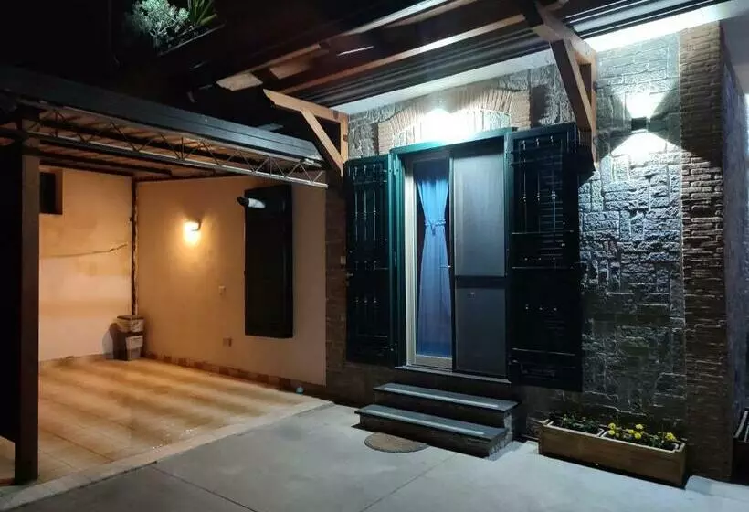 Majatalo Midway House Italy