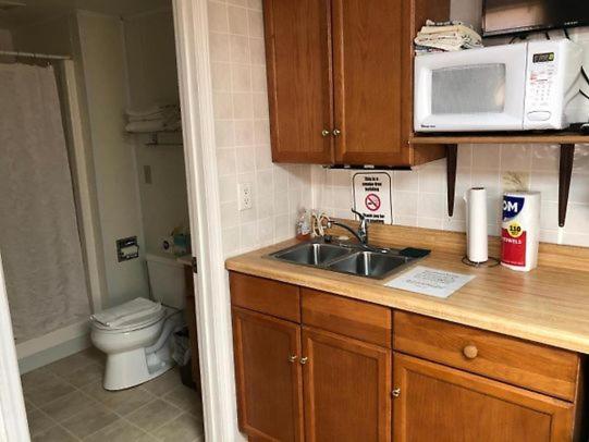 הוסטל Town N  Country Motel, 1 Block To Bar, Cafe, Gas