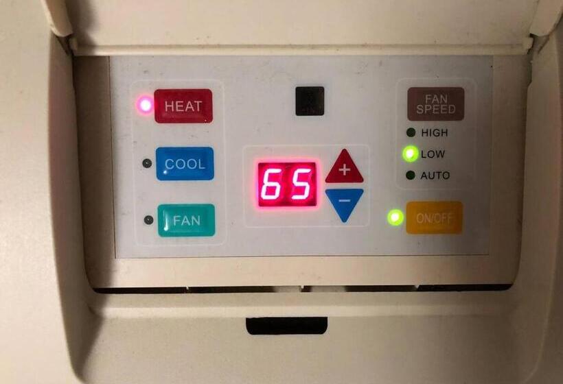 הוסטל Town N  Country Motel, 1 Block To Bar, Cafe, Gas