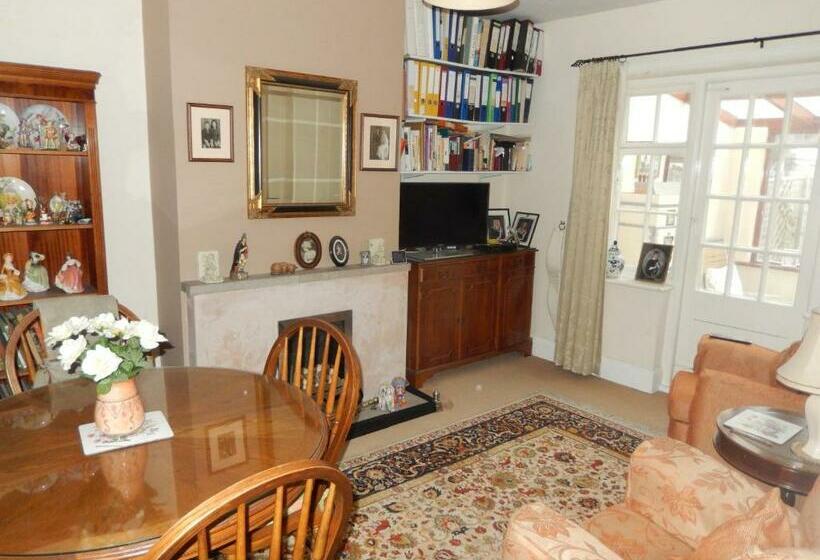 مبيت وإفطار 48 The Fairway, Gravesend