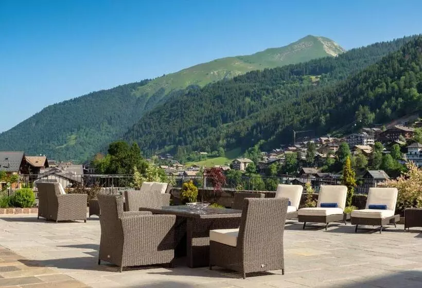 تختخواب و صبحانه The Manoir