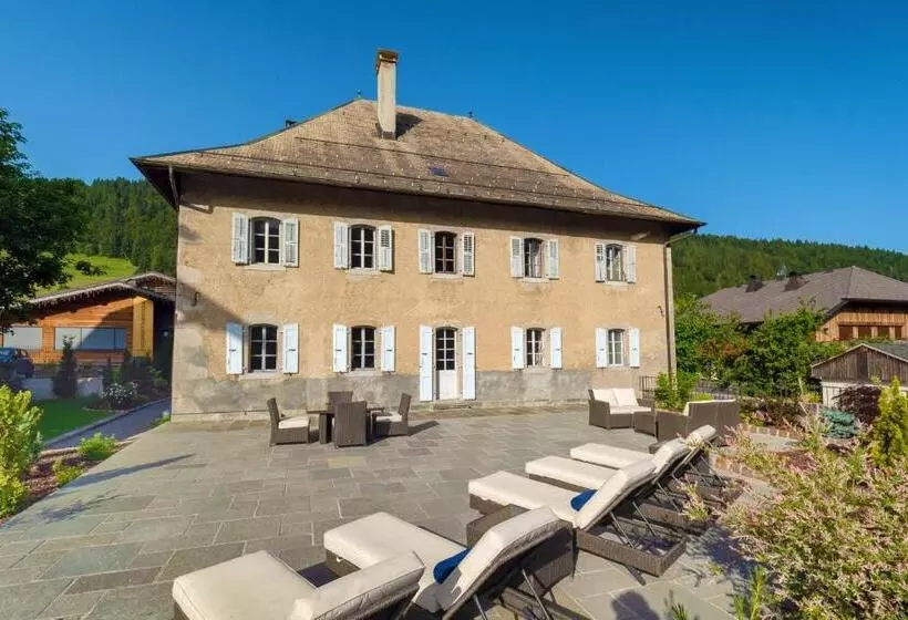 تختخواب و صبحانه The Manoir