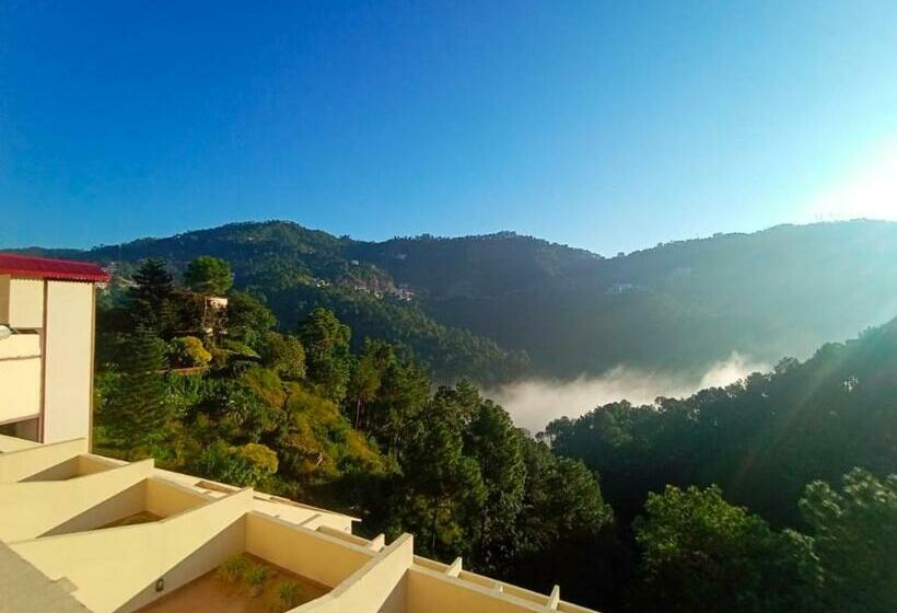 בית מלון כפרי Misty Meadows Resorts