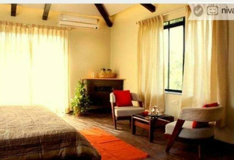 בית מלון כפרי Misty Meadows Resorts