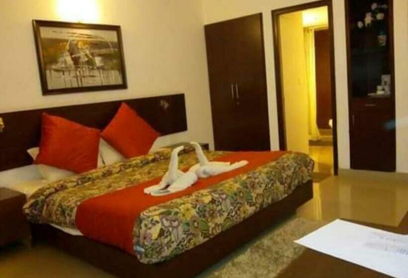 בית מלון כפרי Misty Meadows Resorts