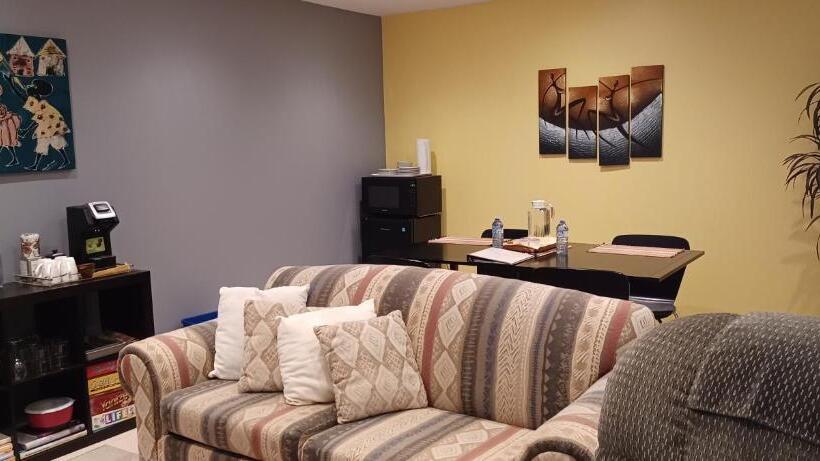 پانسیون 680 Sq Ft Private Space With Ensuite Bathroom