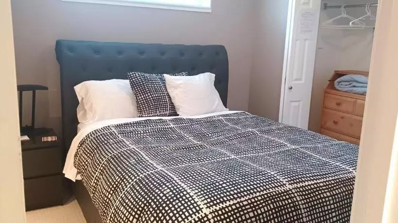 پانسیون 680 Sq Ft Private Space With Ensuite Bathroom