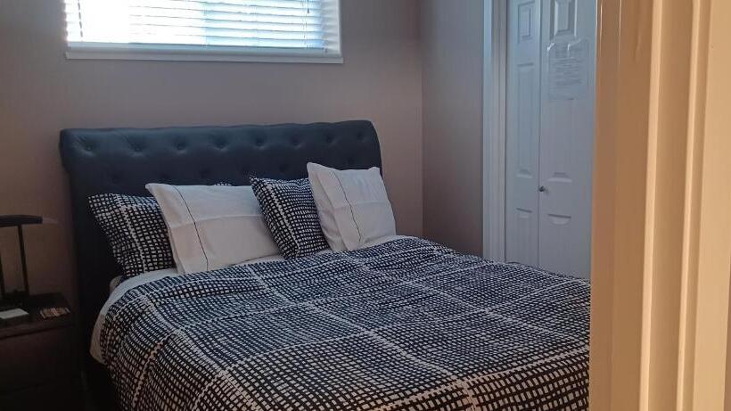 پانسیون 680 Sq Ft Private Space With Ensuite Bathroom