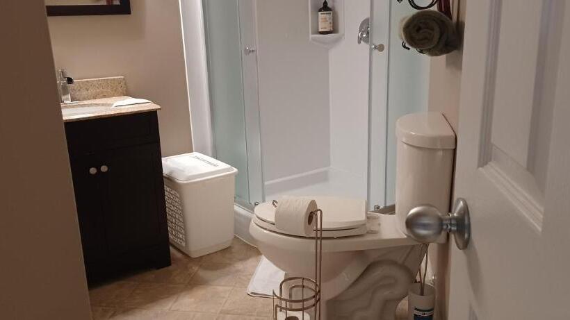 پانسیون 680 Sq Ft Private Space With Ensuite Bathroom