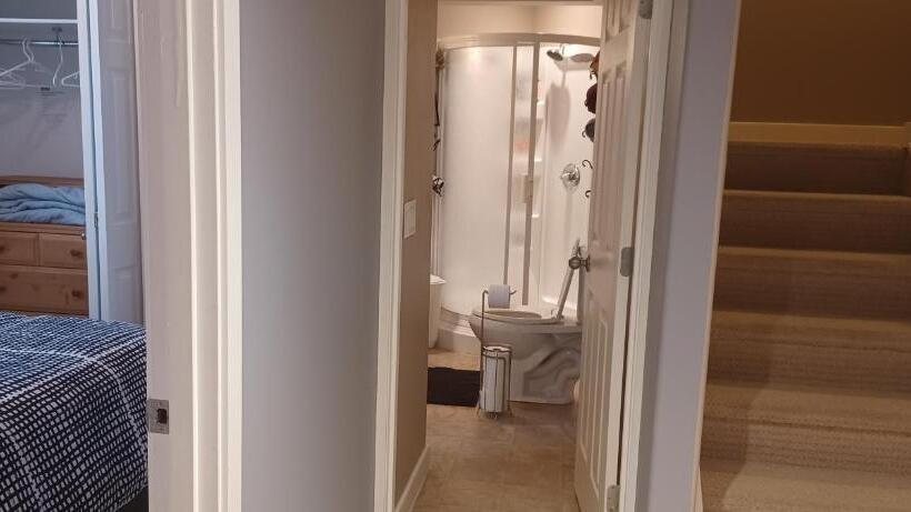 پانسیون 680 Sq Ft Private Space With Ensuite Bathroom