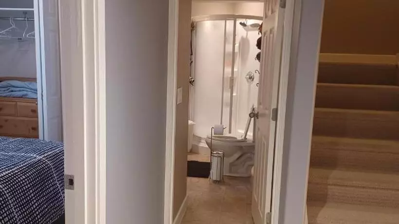 پانسیون 680 Sq Ft Private Space With Ensuite Bathroom