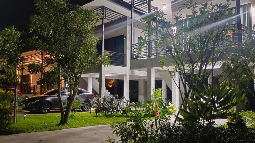 پانسیون บ้านแม่อุทัยธานี Baanmae Uthaithani