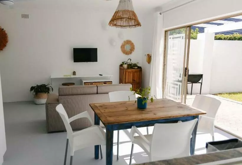 Majatalo Mcleod S & Stuart S Cottage