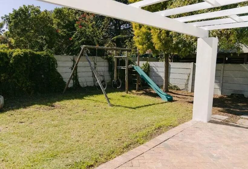 Majatalo Mcleod S & Stuart S Cottage