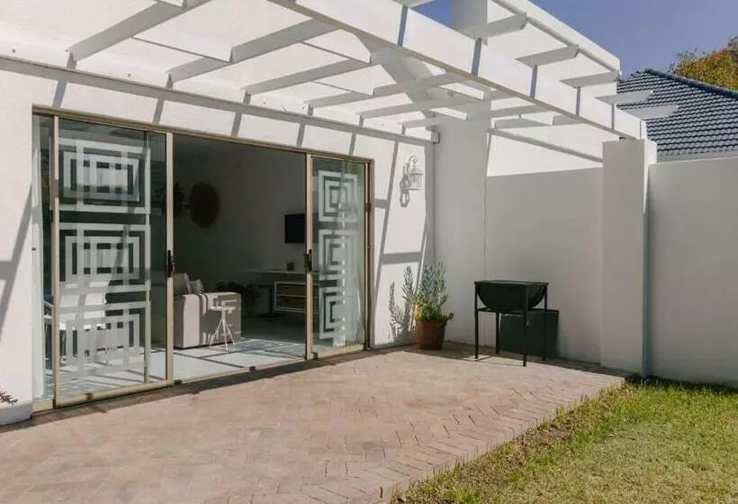 Majatalo Mcleod S & Stuart S Cottage