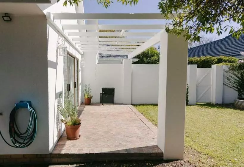 Majatalo Mcleod S & Stuart S Cottage