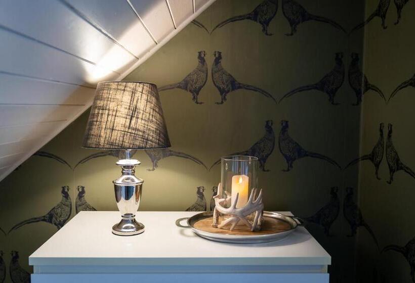 هتل Nether Glenny Farm