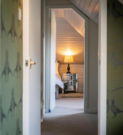 هتل Nether Glenny Farm