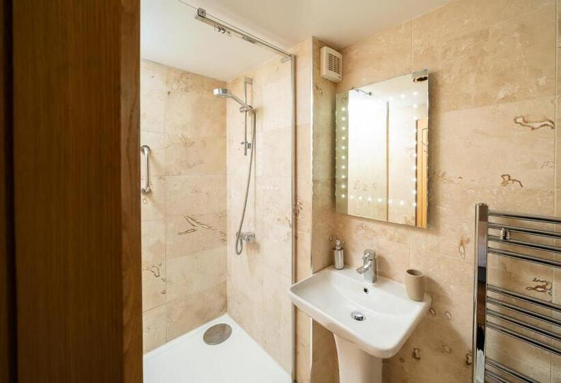 هتل Nether Glenny Farm