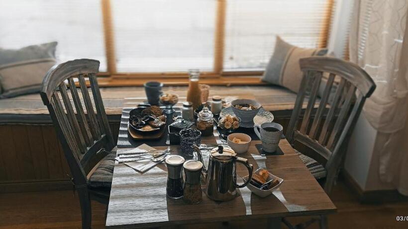 Outlander Boutique B&b King