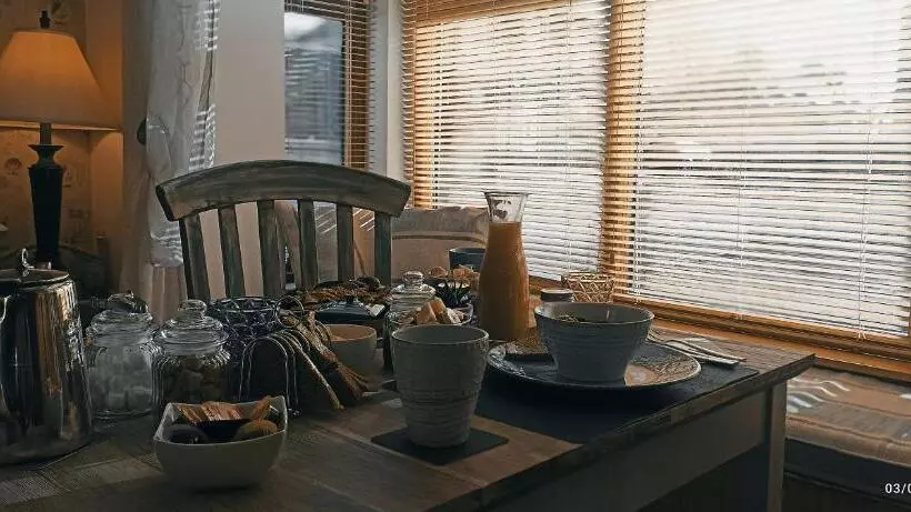 Outlander Boutique B&b King