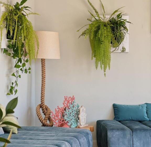 تختخواب و صبحانه Luna House & Cowork