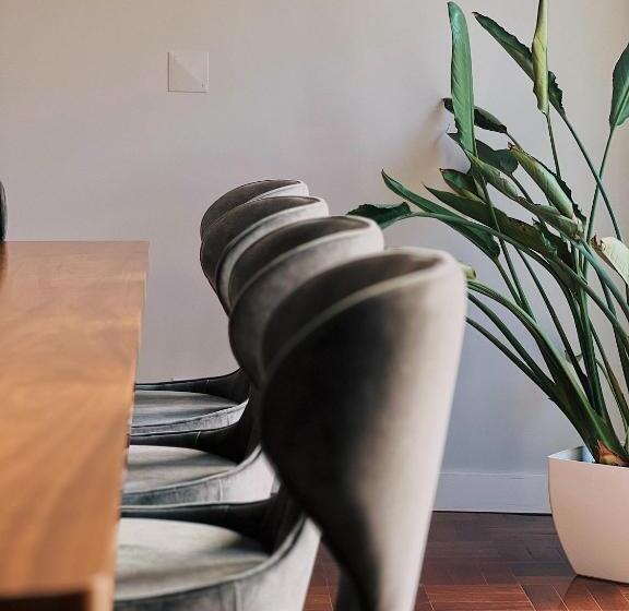 تختخواب و صبحانه Luna House & Cowork