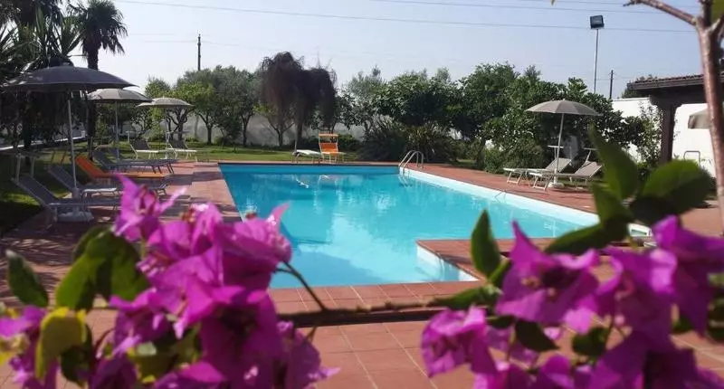 تختخواب و صبحانه Borgo Fiore Country House
