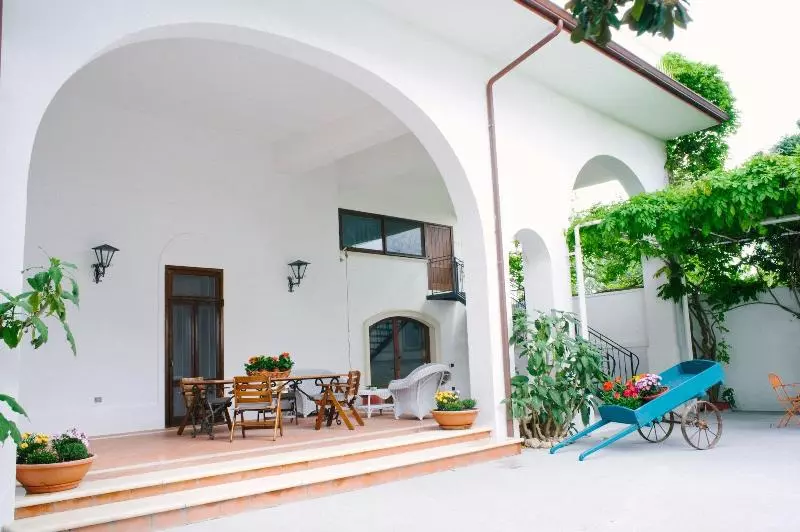 تختخواب و صبحانه Borgo Fiore Country House