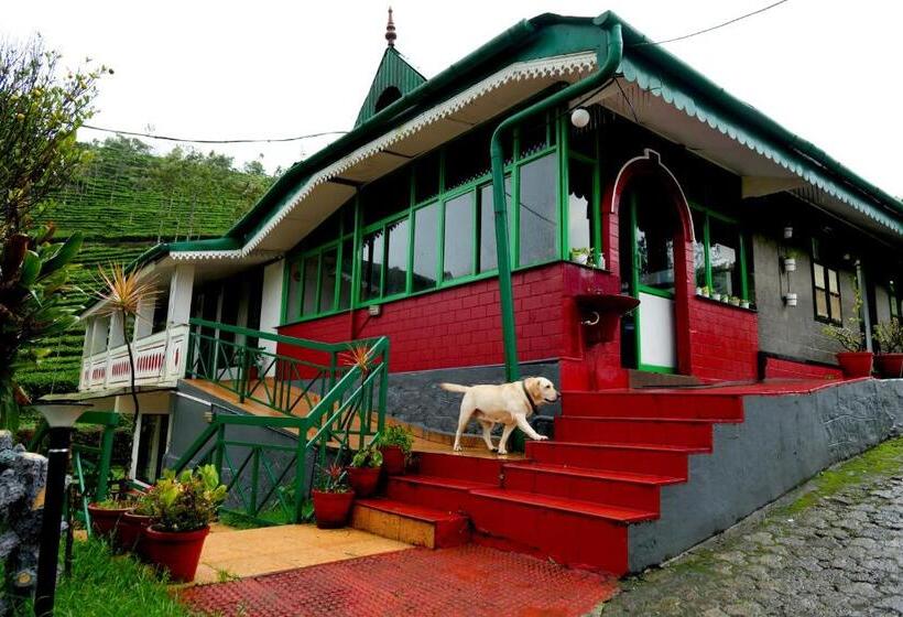 فندق Camelot Resort