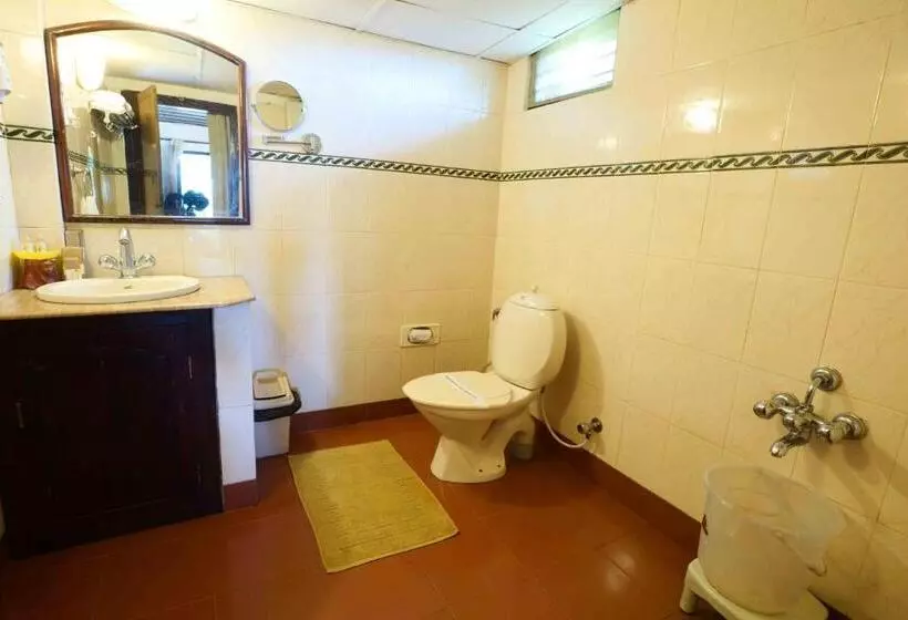 Отель Camelot Resort