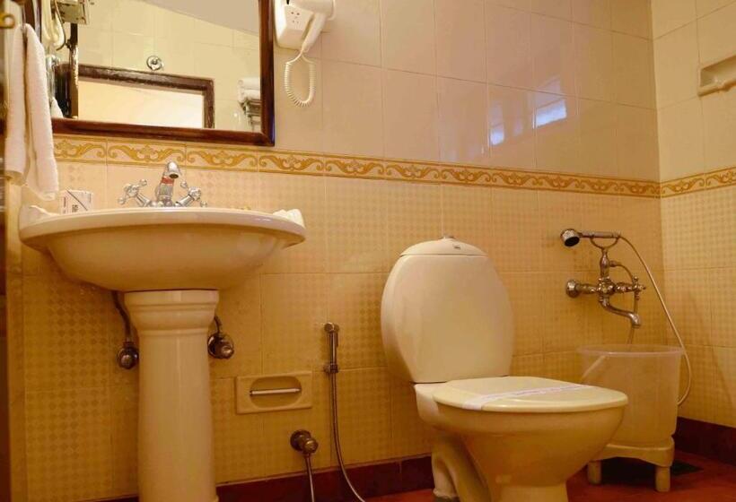 فندق Camelot Resort