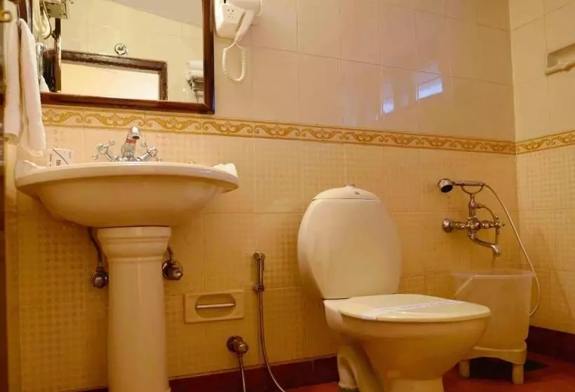 Отель Camelot Resort