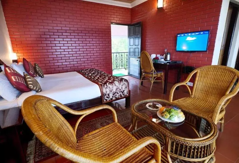 Отель Camelot Resort