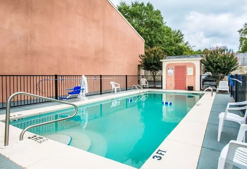 בית מלון כפרי Econo Lodge