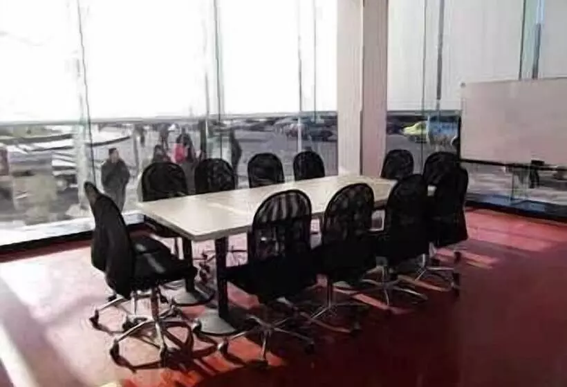 Hotel Hanting Express Dandong Train Station