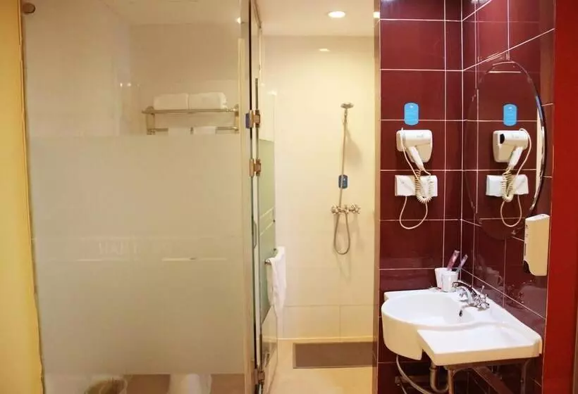 Hotel Hanting Express Dandong Train Station