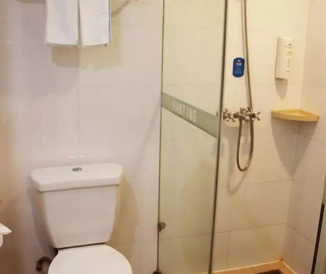 Hotel Hanting Express Dandong Train Station