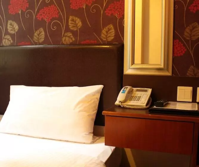 Lander Hotel Prince Edward