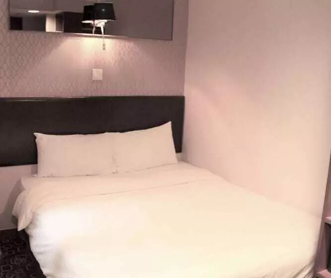 Lander Hotel Prince Edward