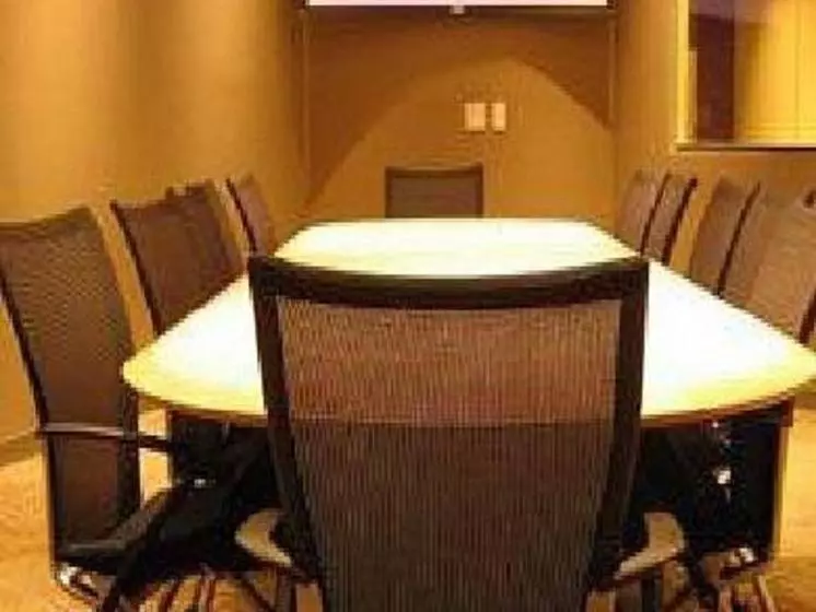 Lander Hotel Prince Edward