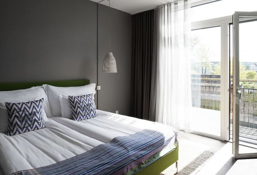 בית מלון כפרי No. 16