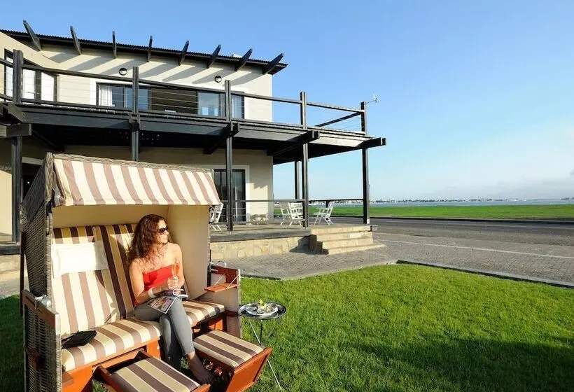 هتل Oyster Box Guesthouse