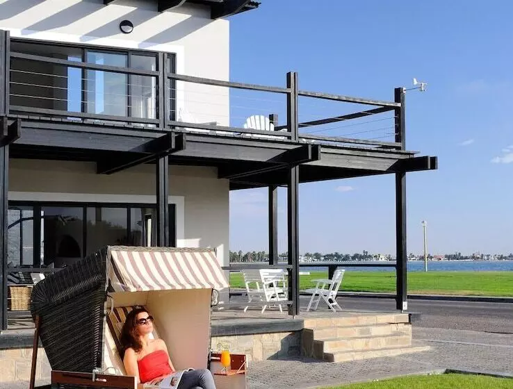 هتل Oyster Box Guesthouse