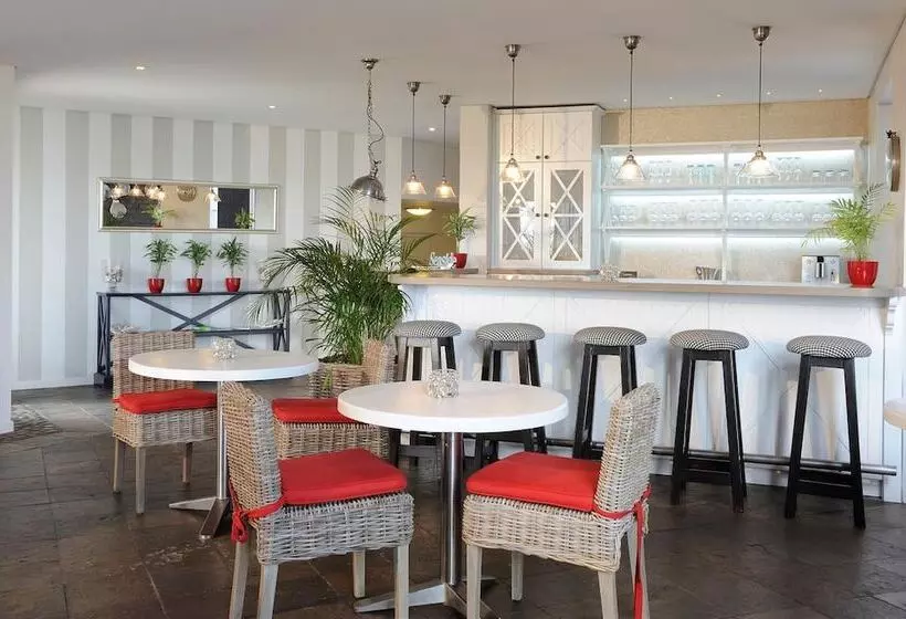 هتل Oyster Box Guesthouse