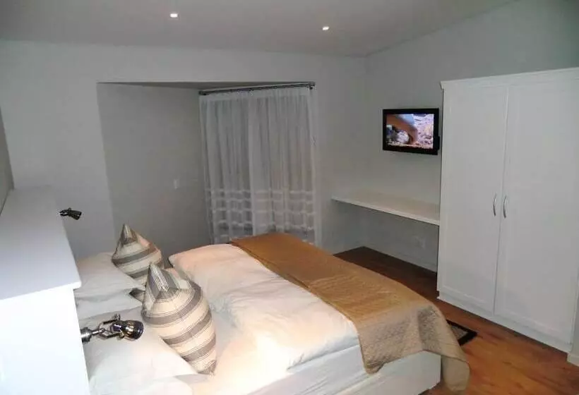 هتل Oyster Box Guesthouse