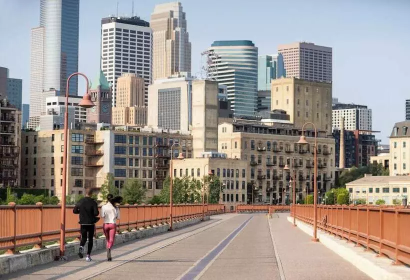 Four Seasons Hotel Minneapolis