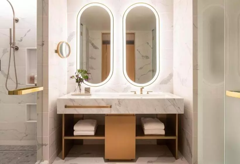 Four Seasons Hotel Minneapolis