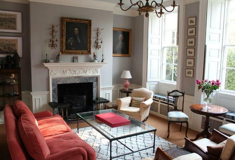 مبيت وإفطار Bowlish House